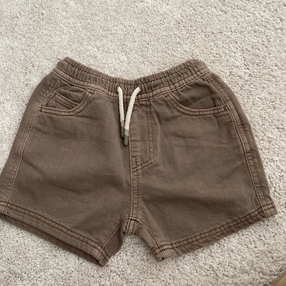 Zara light brown shorts. Worn once. 12-18M - Picture 1 of 4